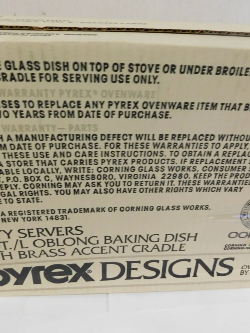 Pyrex Designs Ovenware with Flair Party Server 3 Qt Baker Dish w/ Brass Cradle